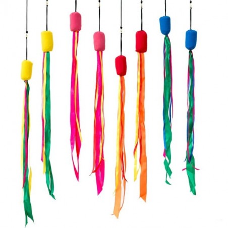 Conjunto de pares de cariocas de cintas de colores a distintas alturas